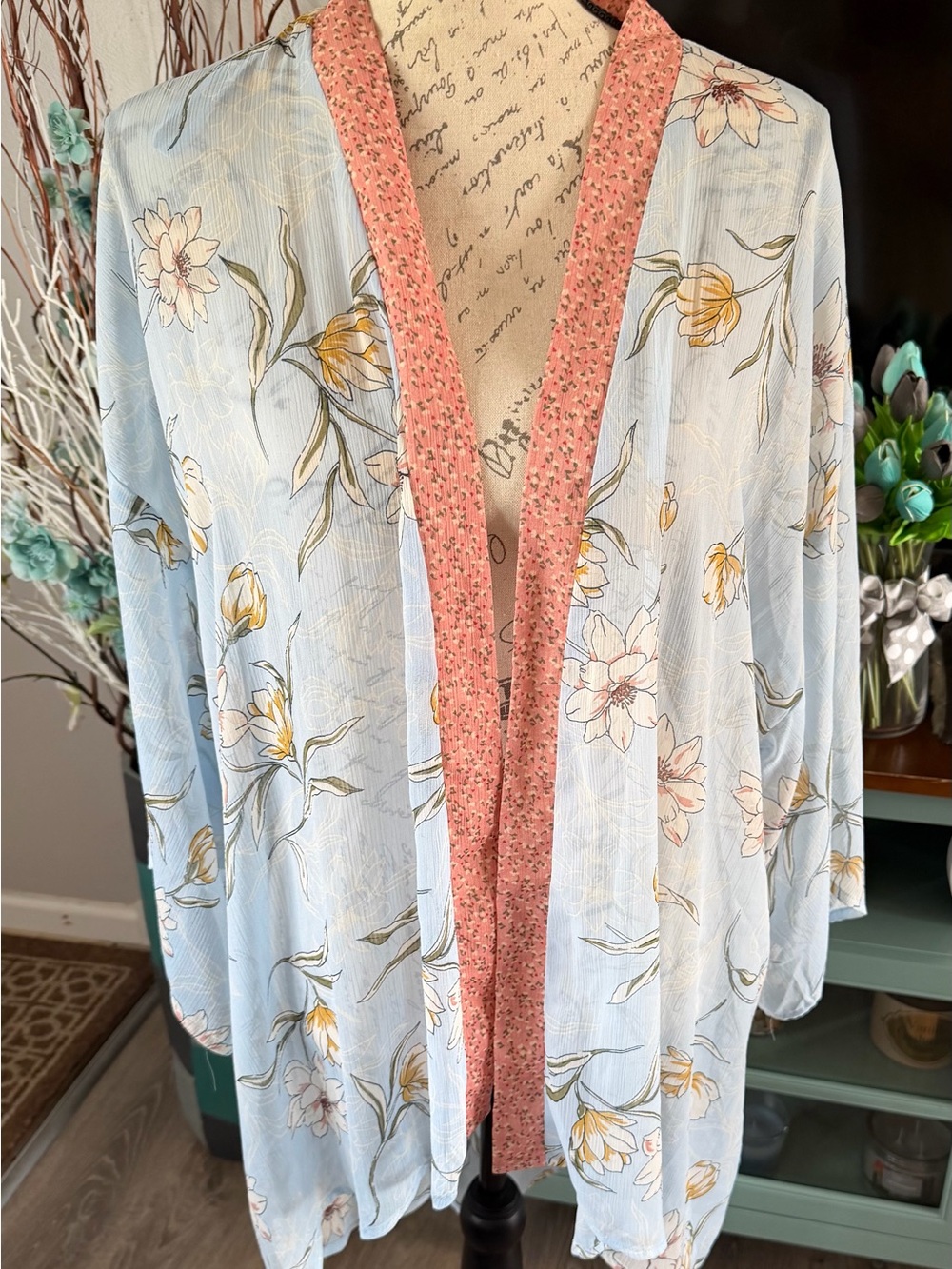 Boutique Band of Gypsies Light Blue Floral Kimono Top w/Pink Trim S/M